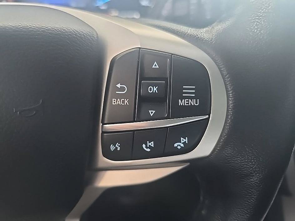 Used 2021 Ford Explorer XLT w/ Equipment Group 202A AWD/4WD image 18