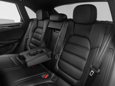 Certified 2025 Porsche Macan image 38