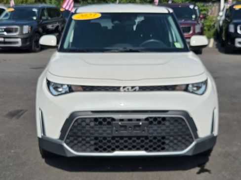 Used 2023 Kia Soul LX w/ Option Group 015 FWD image 2