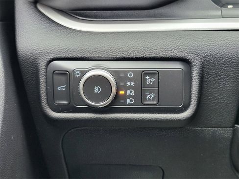 Certified 2022 Ford Explorer XLT w/ Equipment Group 202A image 24