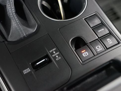 Certified 2023 Toyota Highlander XLE image 24