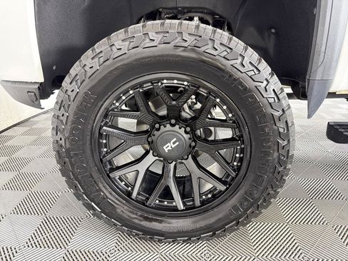 Used 2022 GMC Sierra 2500 AT4 w/ AT4 Premium Plus Package AWD/4WD image 10