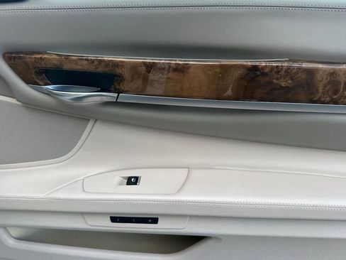 Used 2013 BMW 750Li image 18