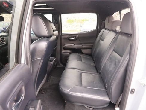 Used 2021 Toyota Tacoma TRD Sport w/ TRD Premium Sport Package AWD/4WD image 10