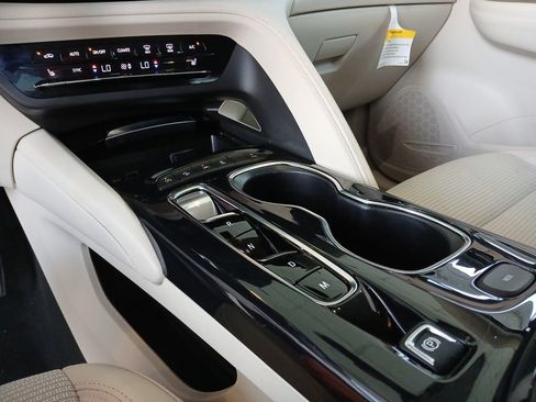 Used 2023 Buick Envision Preferred image 16