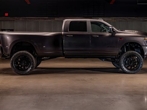 Used 2025 RAM 3500 Laramie AWD/4WD image 11