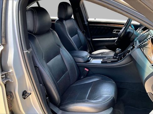 Used 2013 Ford Taurus Limited FWD image 8