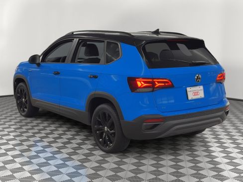 Used 2024 Volkswagen Taos SE FWD image 3