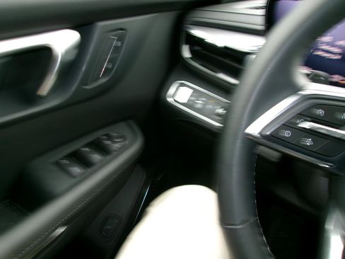 Used 2025 Buick Enclave Preferred image 22