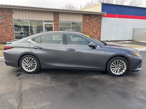 Used 2023 Lexus ES 350 w/ Accessory Package (Z1) image 2