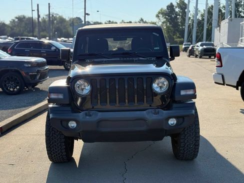 Used 2018 Jeep Wrangler Unlimited Sport S AWD/4WD image 3