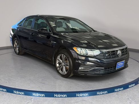 Used 2021 Volkswagen Jetta R-Line w/ R-Line Cold Weather Package FWD image 3