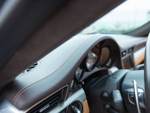 Used 2015 Porsche 911 Turbo S image 28