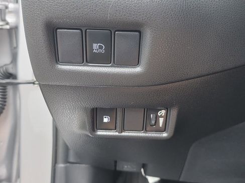 Used 2019 Toyota C-HR XLE FWD image 20