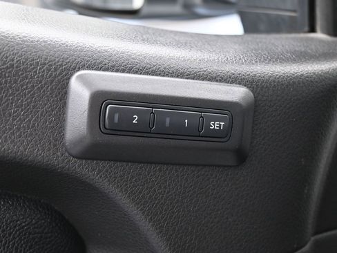 Used 2018 Nissan Titan PRO-4X w/ Pro-4x Convenience Package image 19