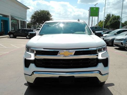 Used 2025 Chevrolet Silverado 1500 LT w/ Convenience Package II RWD image 3