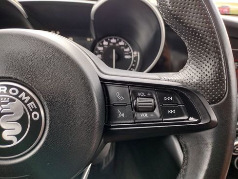 Used 2022 Alfa Romeo Giulia Ti AWD/4WD image 28