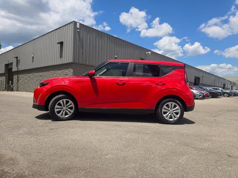 Used 2024 Kia Soul LX FWD image 10