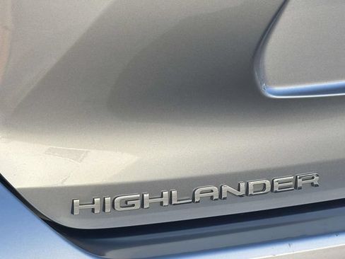 Used 2023 Toyota Highlander Limited AWD/4WD image 6