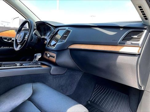 Used 2022 Volvo XC90 T6 Momentum w/ Climate Package image 14