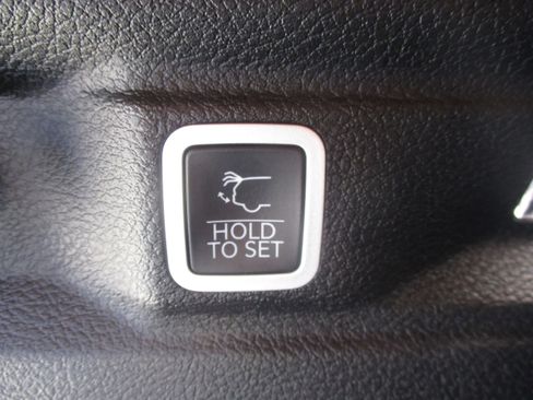 Used 2024 Jeep Grand Cherokee L Laredo AWD/4WD image 40