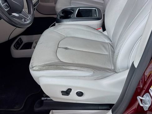 Used 2021 Chrysler Pacifica Touring-L w/ Premium & Safety Sphere Group FWD image 23