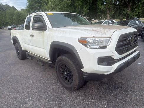 Used 2019 Toyota Tacoma SR w/ SX Package AWD/4WD image 4
