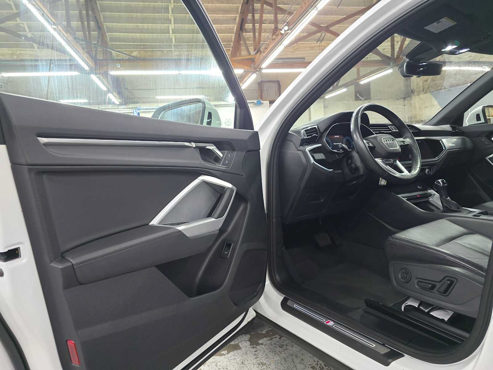 Used 2025 Audi Q3 2.0T Premium AWD/4WD image 19