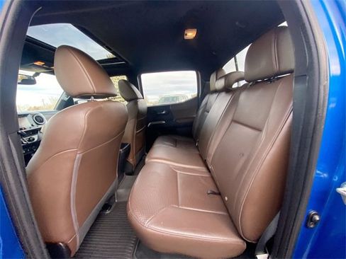 Used 2017 Toyota Tacoma Limited image 23