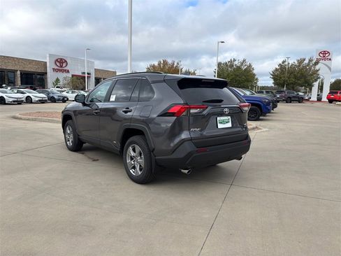 New 2025 Toyota RAV4 LE image 5