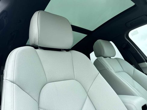 New 2025 Porsche Macan image 17