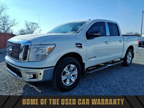 Used 2017 Nissan Titan SV image 4