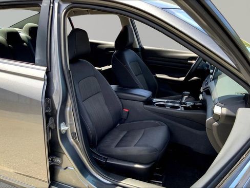 Used 2024 Nissan Altima 2.5 SV image 19