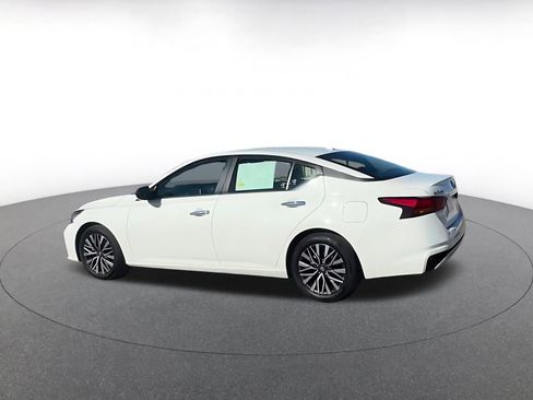 Used 2025 Nissan Altima 2.5 SV image 10