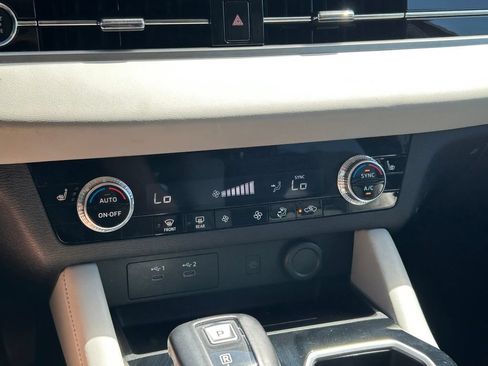 Used 2025 Mitsubishi Outlander SE FWD image 31