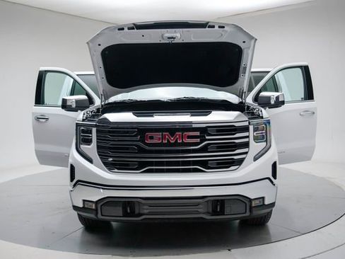 Used 2024 GMC Sierra 1500 SLT image 16