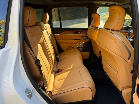 New 2025 Jeep Grand Cherokee Summit image 22