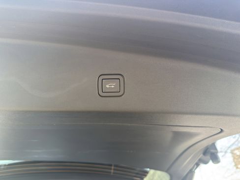 Used 2026 Cadillac Vistiq Sport image 9