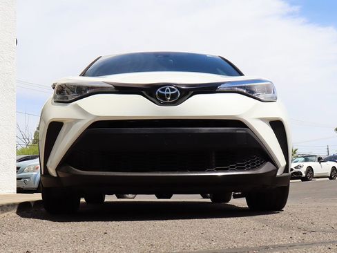 Used 2020 Toyota C-HR XLE FWD image 17
