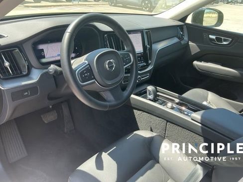 Certified 2025 Volvo XC60 B5 Core image 27