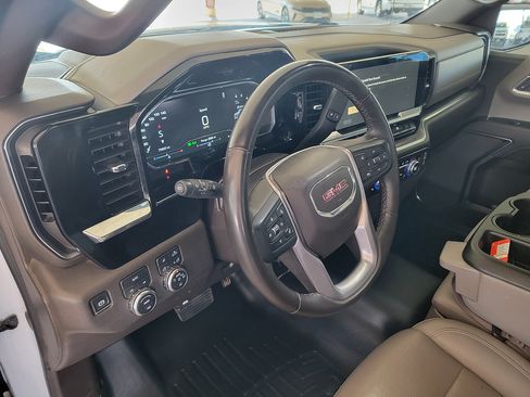Used 2024 GMC Sierra 1500 SLT AWD/4WD image 13