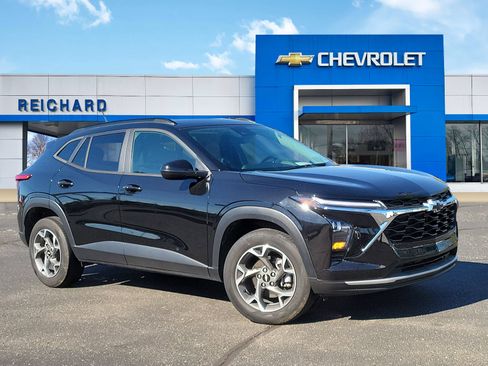 Used 2024 Chevrolet Trax LT w/ LT Convenience Package FWD image 1