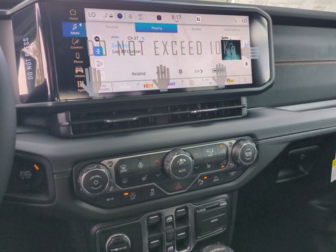 New 2026 Jeep Gladiator Mojave image 12