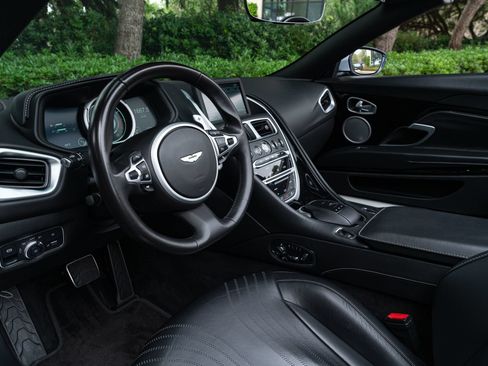 Used 2020 Aston Martin DB11 Volante RWD image 16