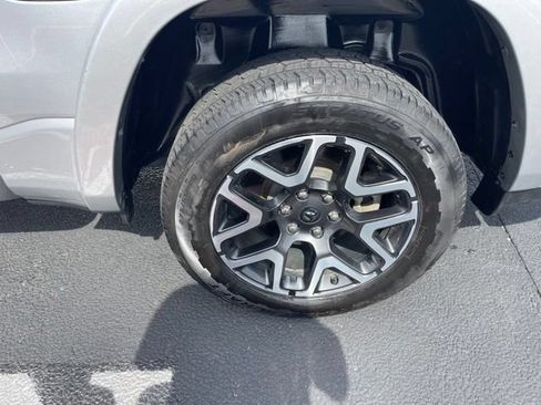 Used 2025 RAM 1500 Laramie AWD/4WD image 4