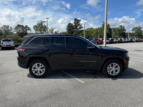 Used 2023 Jeep Grand Cherokee Limited AWD/4WD image 2