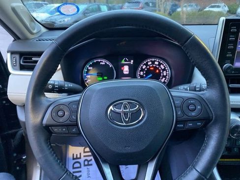 Used 2021 Toyota RAV4 XLE Premium image 24