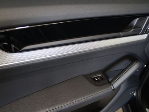 Certified 2025 Porsche Cayenne image 23