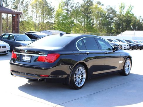 Used 2011 BMW 750i xDrive image 7