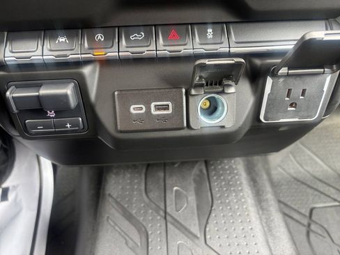 Used 2023 Chevrolet Silverado 1500 Custom w/ LPO, Dark Essentials Package image 19